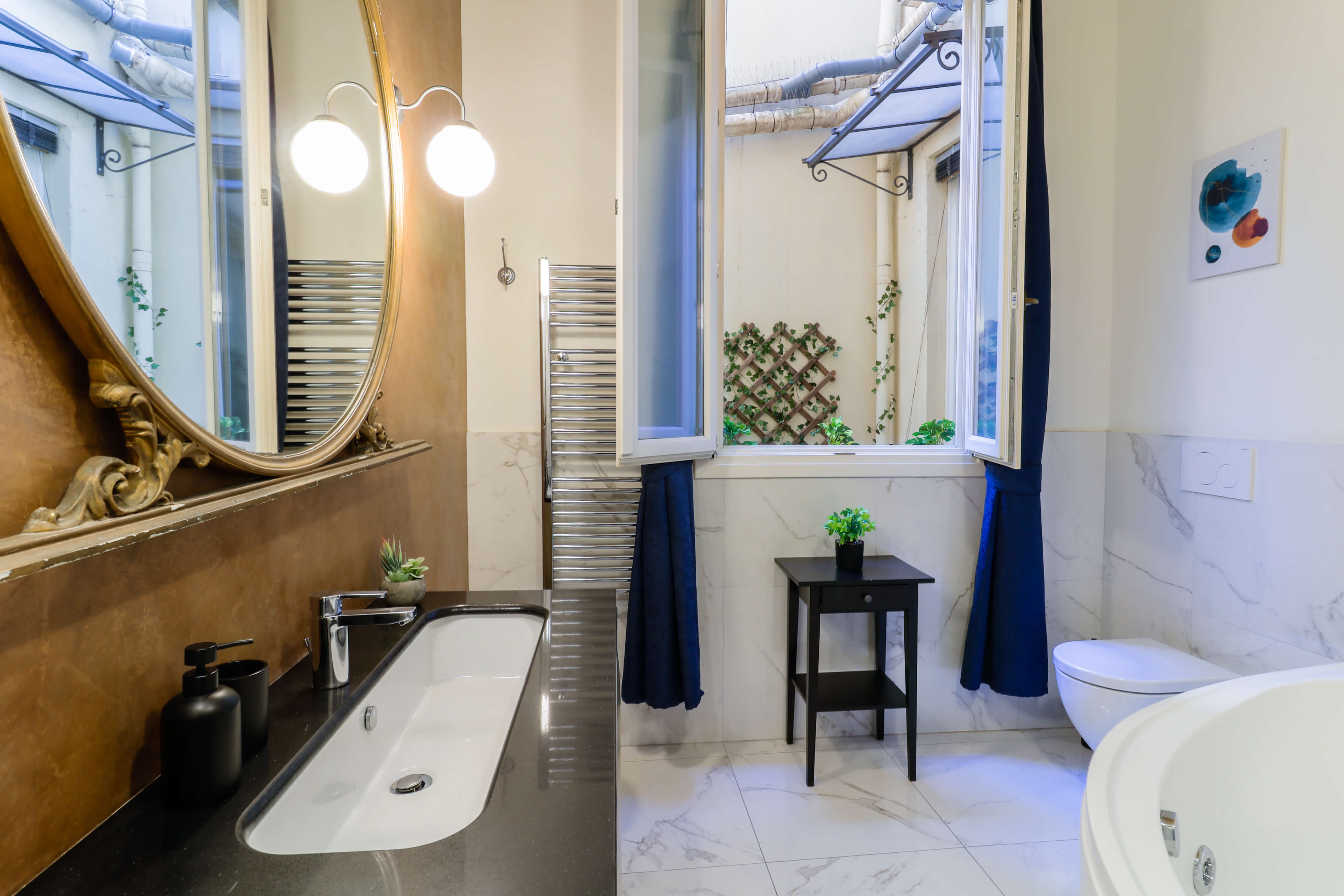 Bathroom with hot-tub